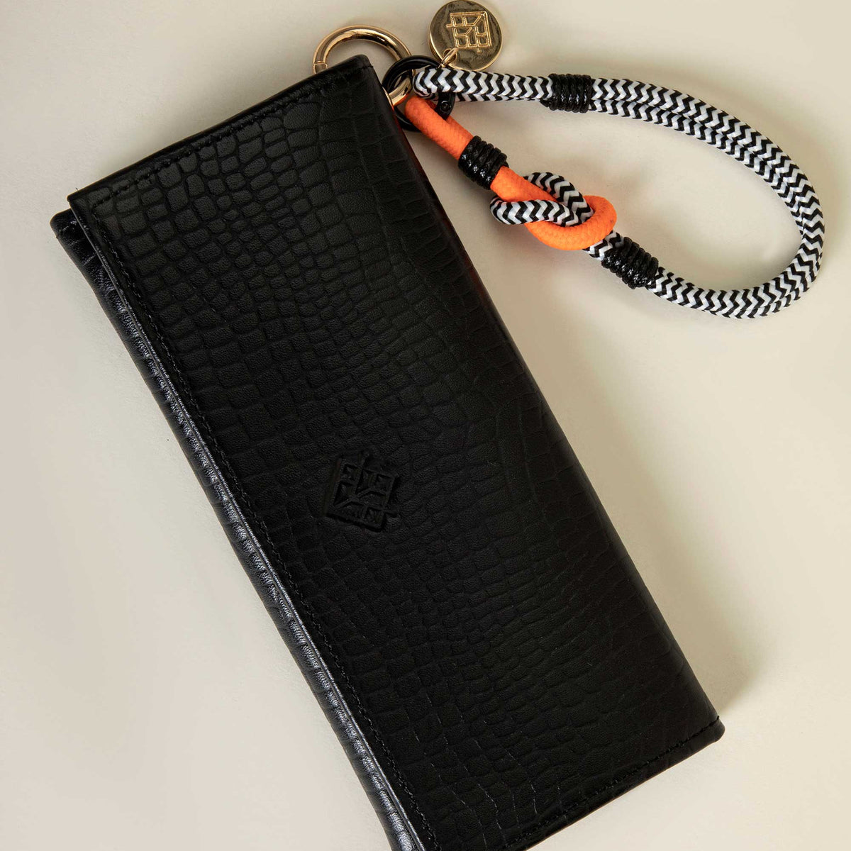 MASCORRO LEATHER TRI-FOLD CARTERA NEGRA CON CADENA main image 1