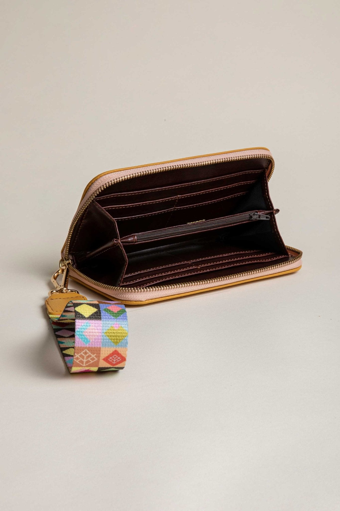 Cartera Mostaza Grande - LOVENOCK