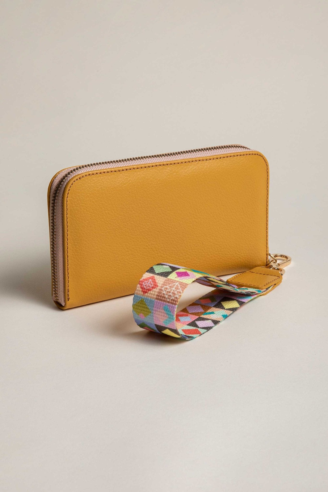 Cartera Mostaza Grande - LOVENOCK
