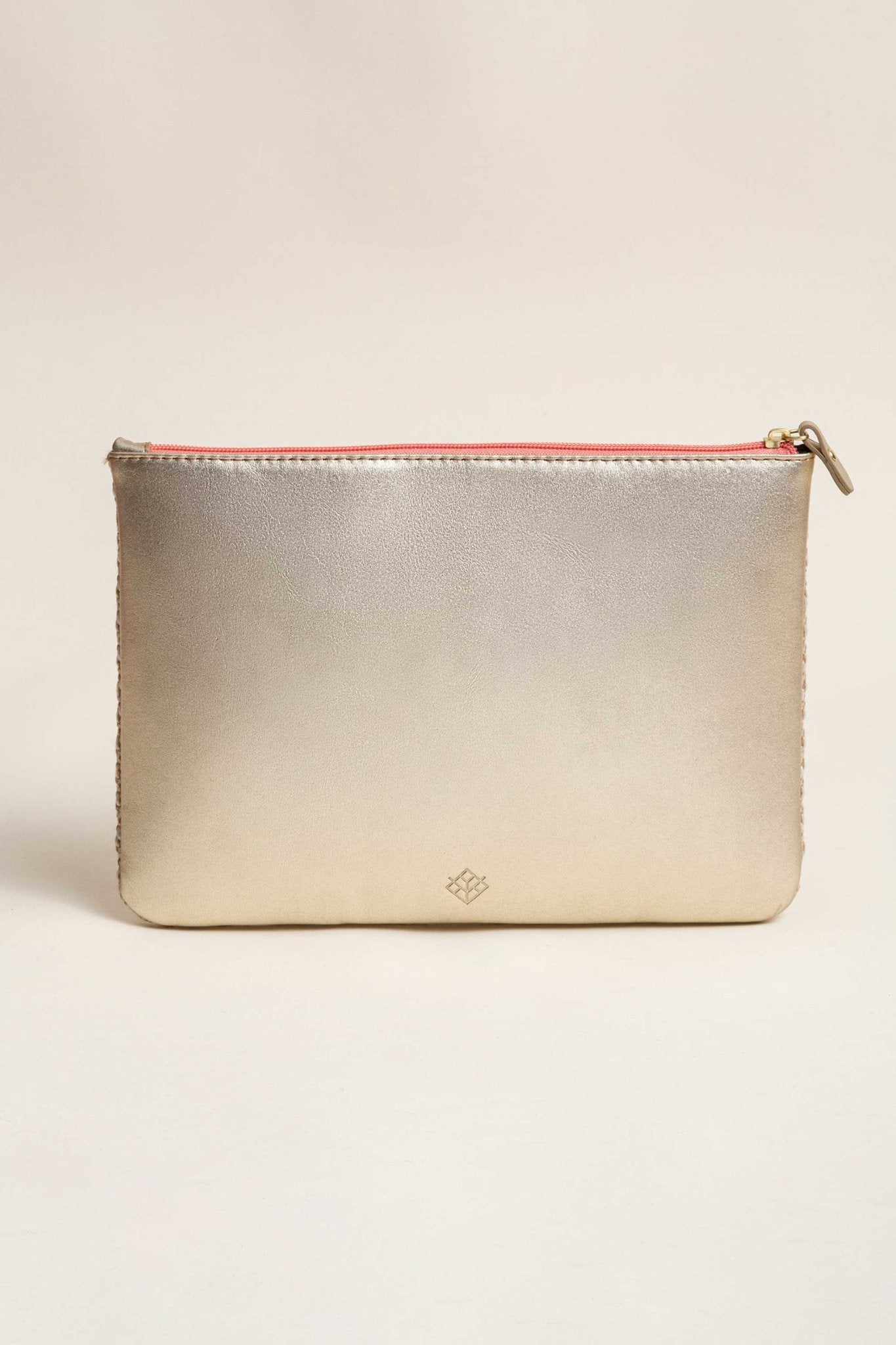Pouch bordada Latte | Edición a mano proyecto incluyente - LOVENOCK