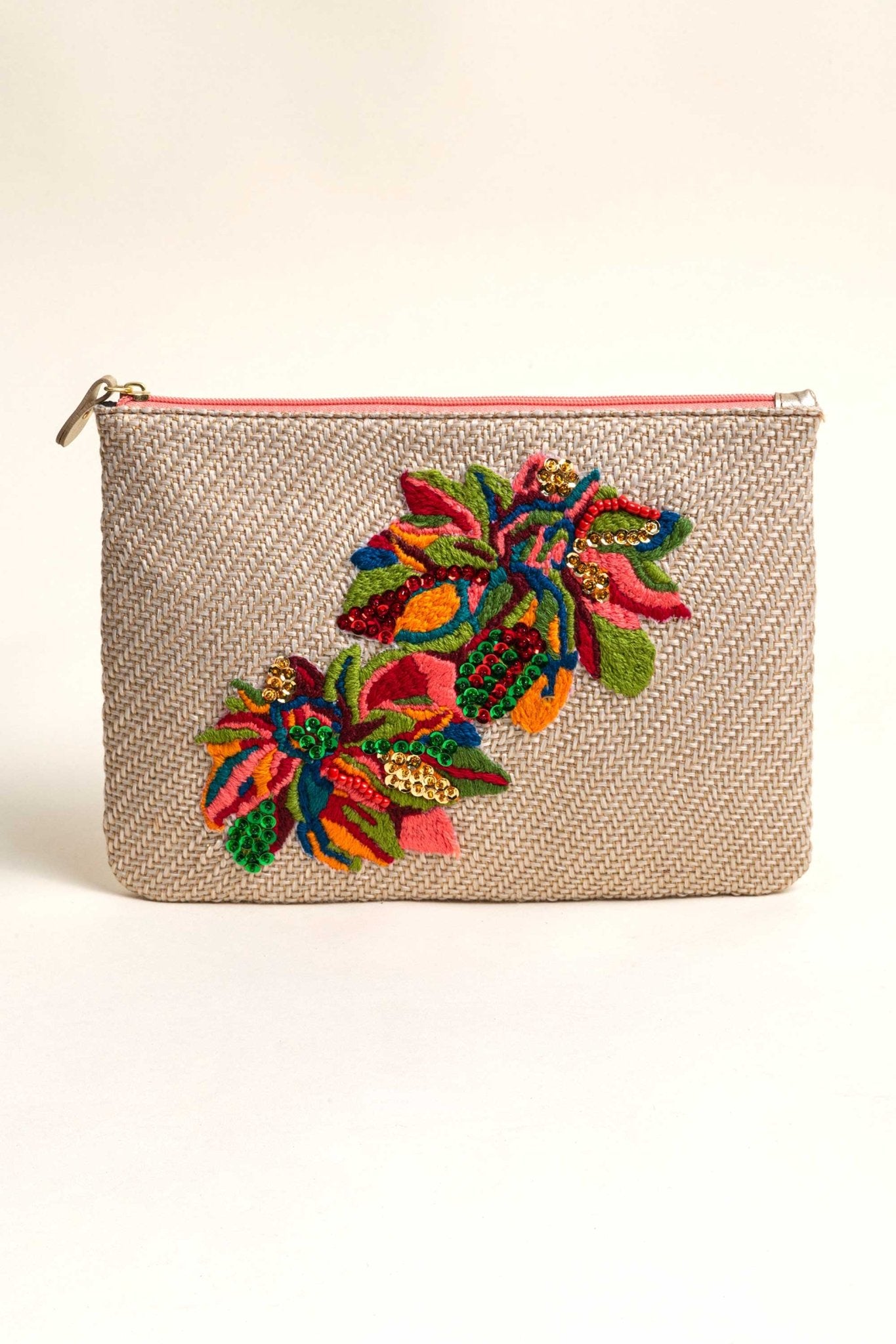 Pouch bordada Latte | Edición a mano proyecto incluyente - LOVENOCK
