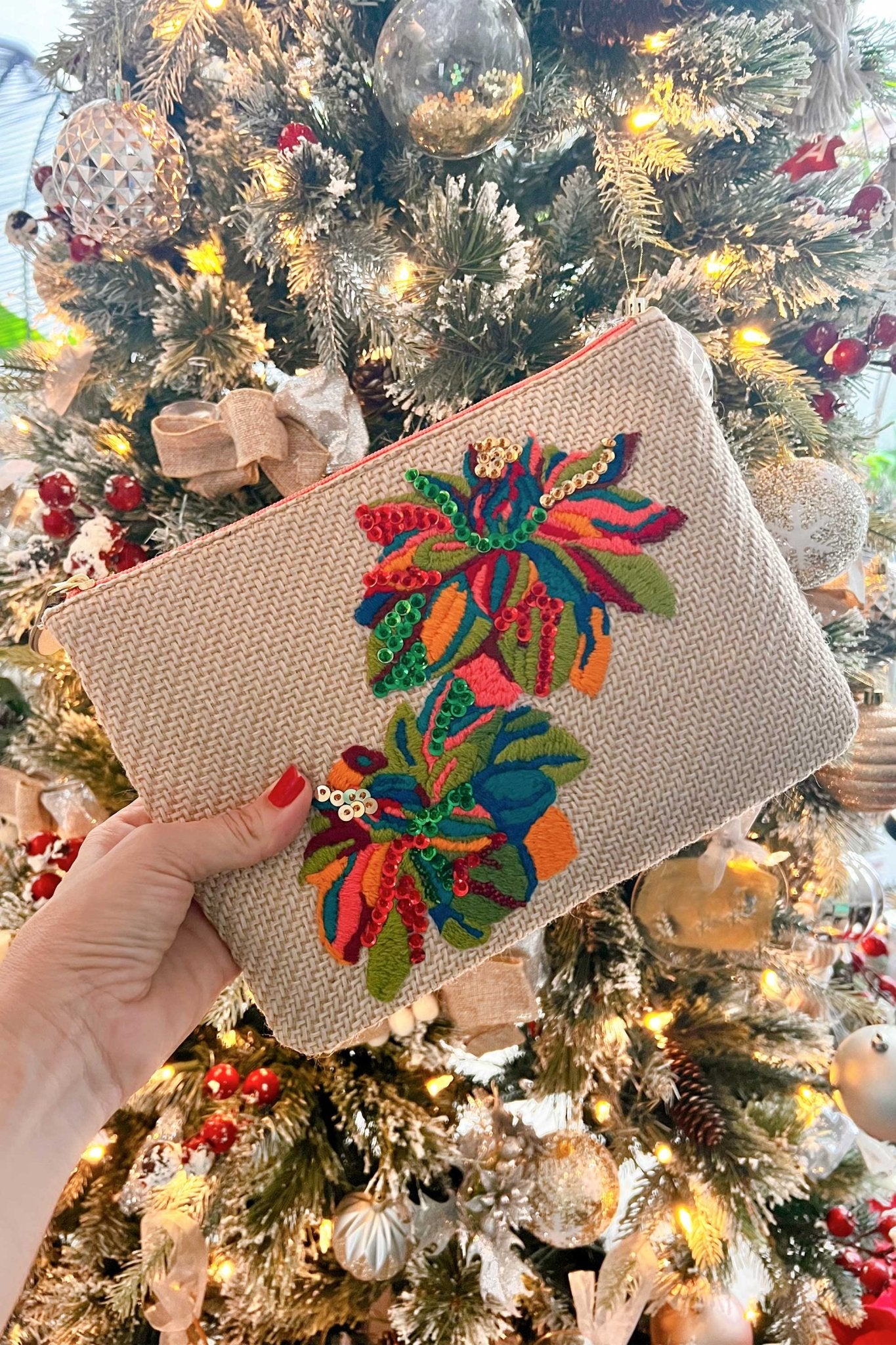 Pouch bordada Latte | Edición a mano proyecto incluyente - LOVENOCK