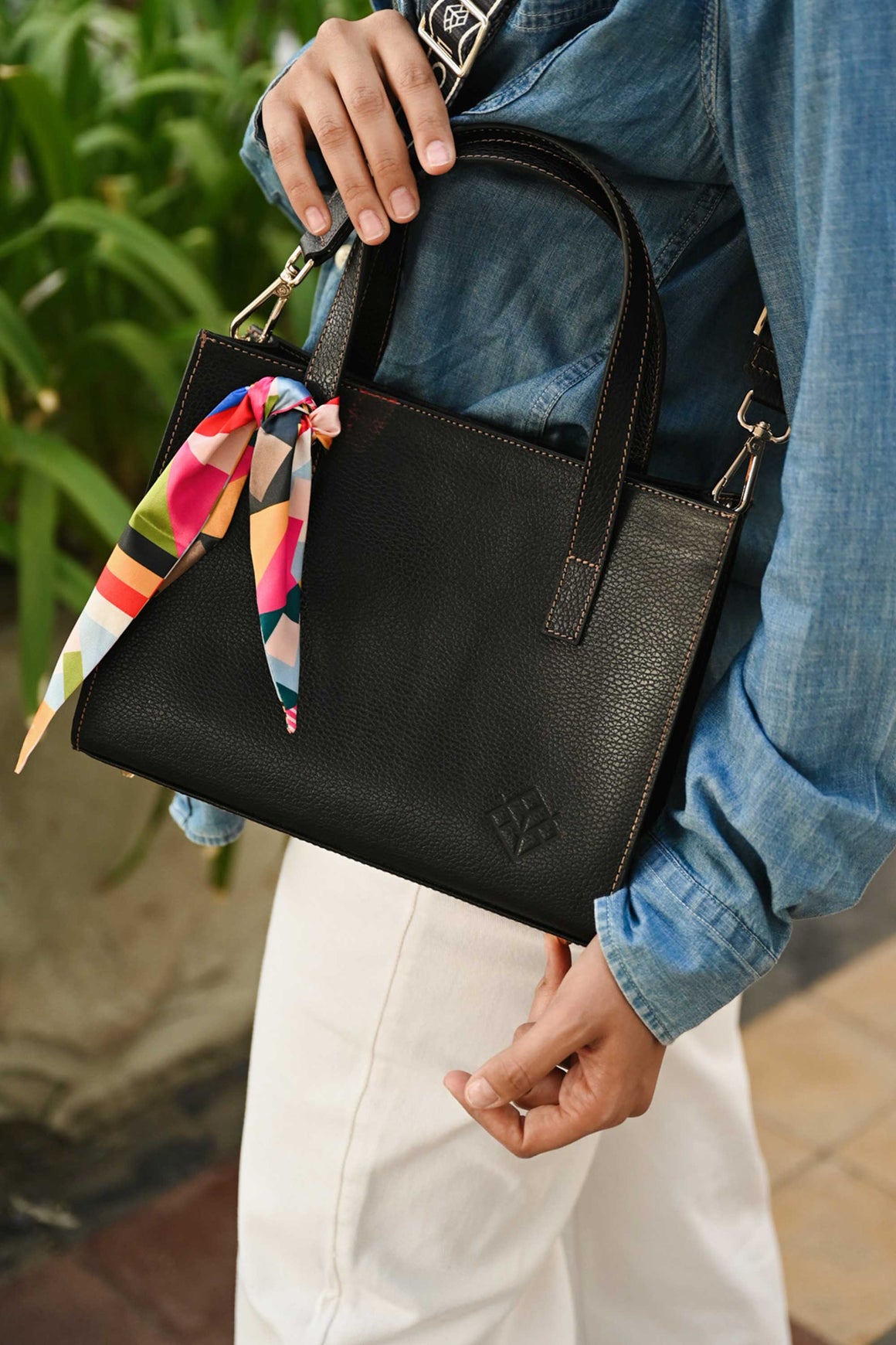 Crossbody Silvana Negro - Incluye 2 straps y cosmetiquera
