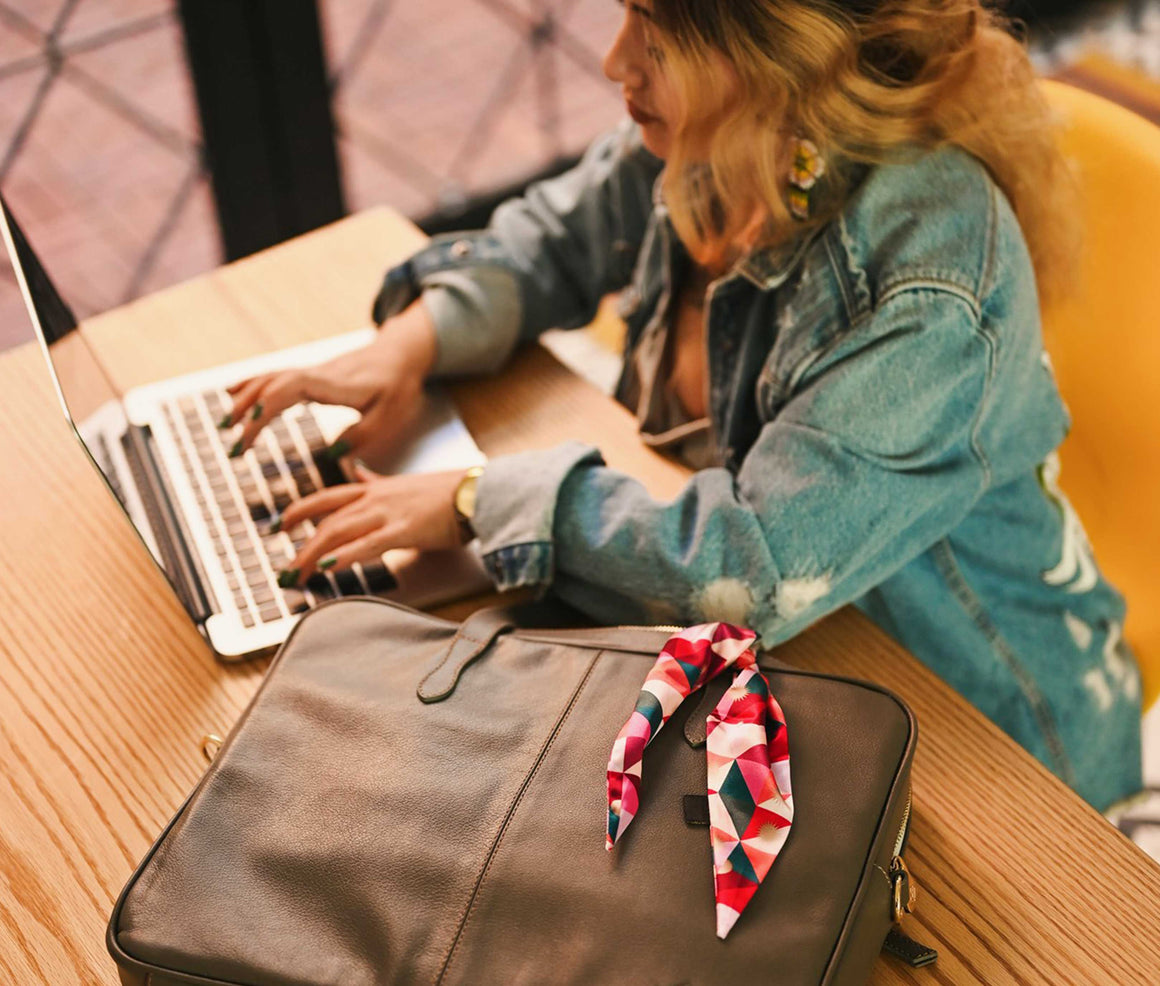 Portafolio Laptop Gris