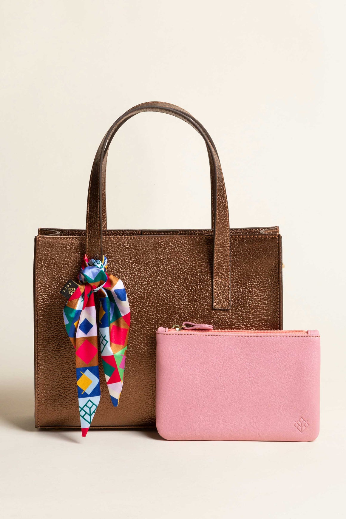 Crossbody Silvana Bronce - Incluye 2 straps y cosmetiquera