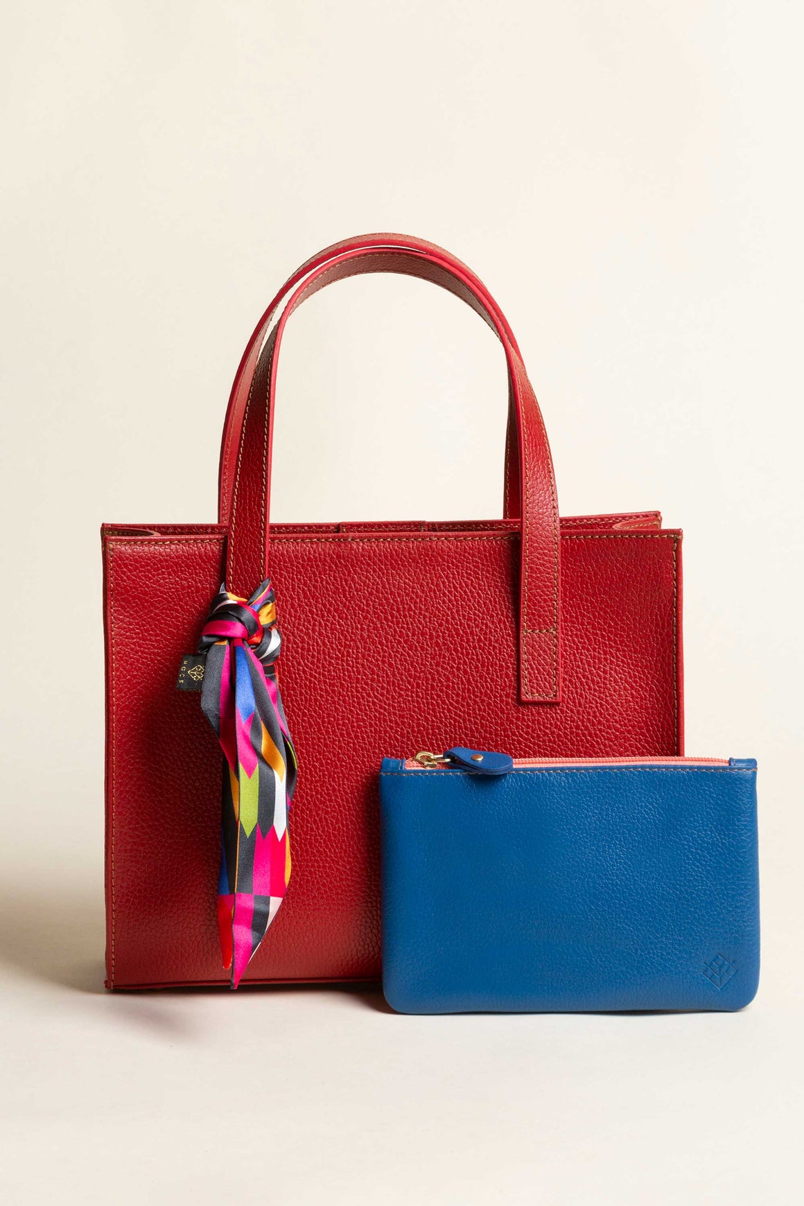 Crossbody Silvana Rojo - Incluye 2 straps y cosmetiquera